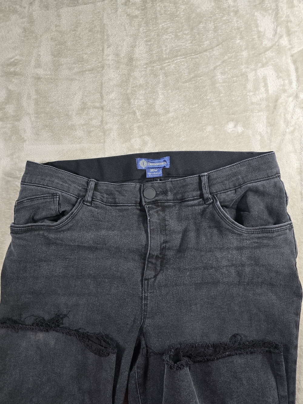 Democracy Gray Ankle Crop Jeans - Picture 2 of 8